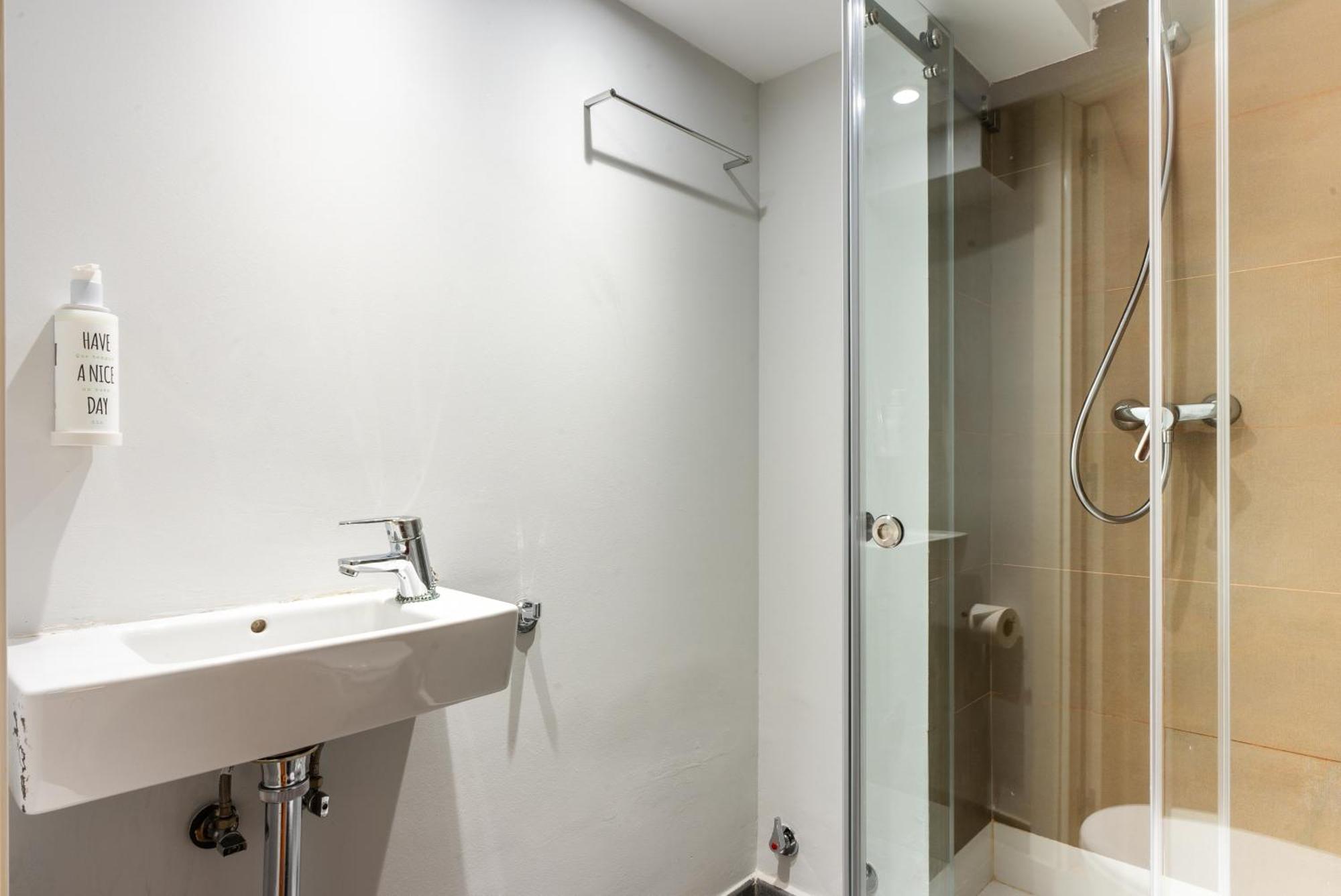 Smartr Madrid Las Ventas Room photo